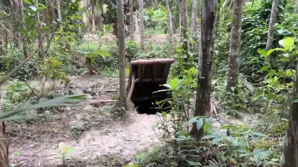 লক্ষ্মীপুরে মাটির নিচে সুড়ঙ্গে মাদকের আসর